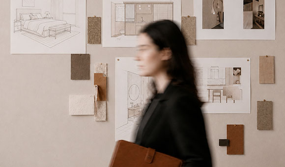 Dunia Tizón en su estudio de arquitectura